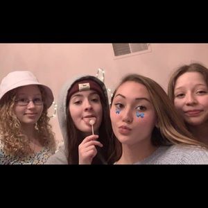 Meet your Posher, Kayla